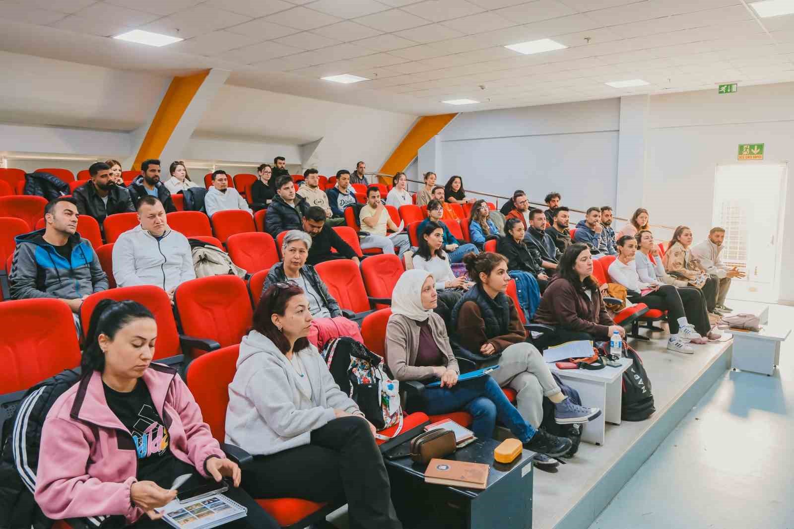 Yüzme Antrenörlük Kursu Aydın’da başladı
