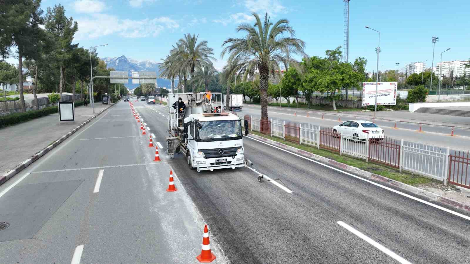 Yüzüncü Yıl Bulvarı’nda asfaltlama çalışması tamamlandı
