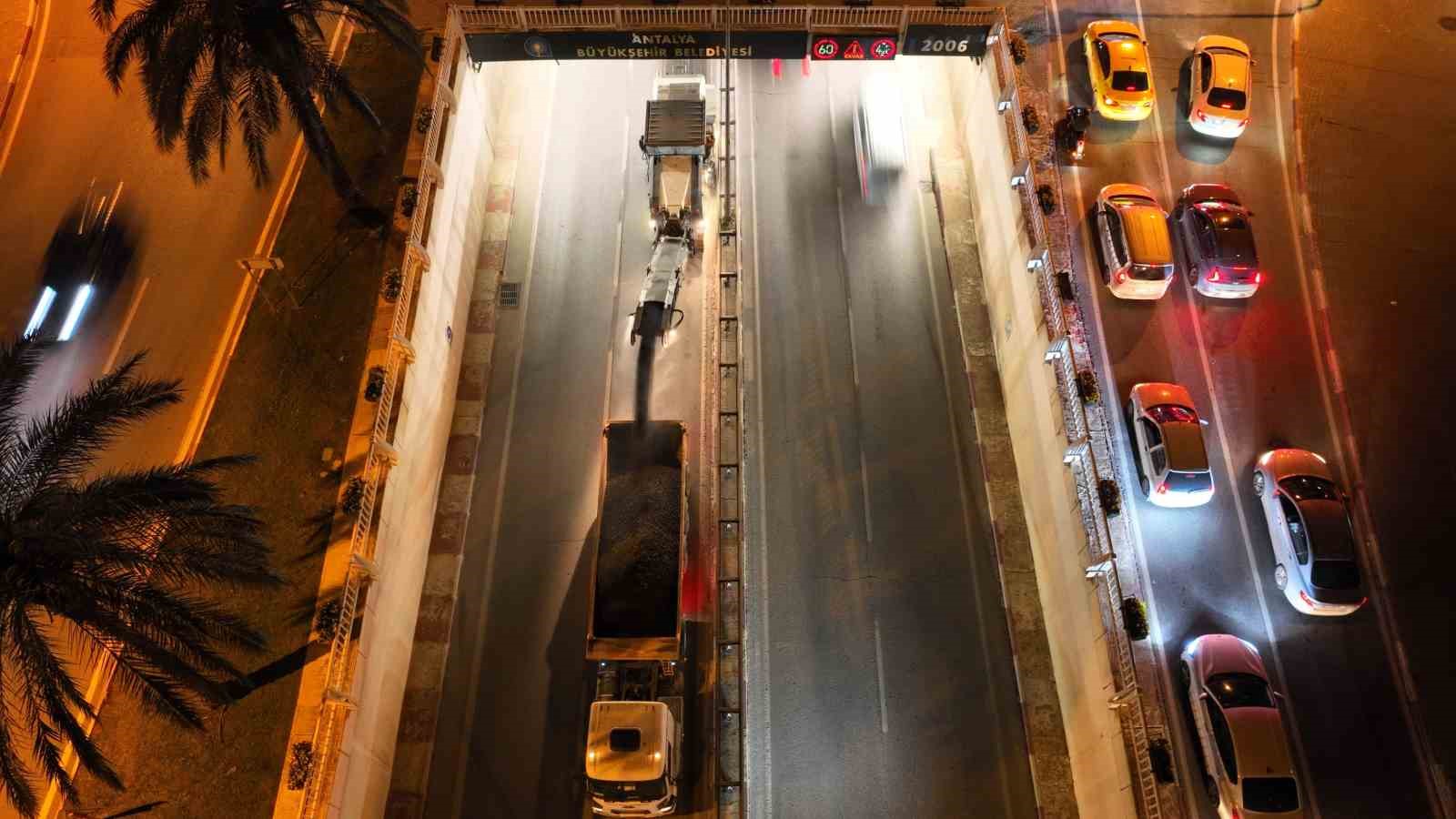 Yüzüncü Yıl Bulvarı’nda asfaltlama çalışması tamamlandı
