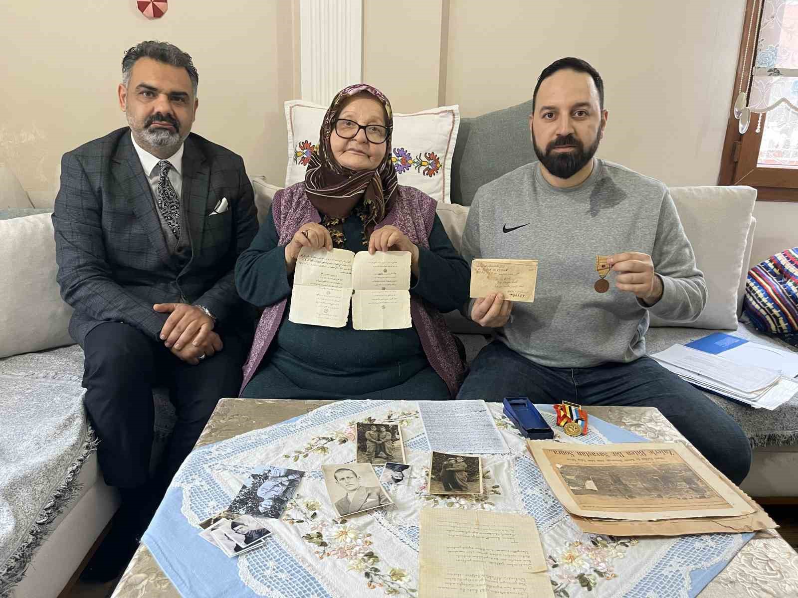 Yüzünü görüp, sesini duymadığı şehit babasının kendisi için yazdığı 75 yıllık mektubu yıllardır saklıyor
Yüzünü görüp, sesini duymadığı şehit babasının kendisi için yazdığı 75 yıllık mektubu yıllardır saklıyor