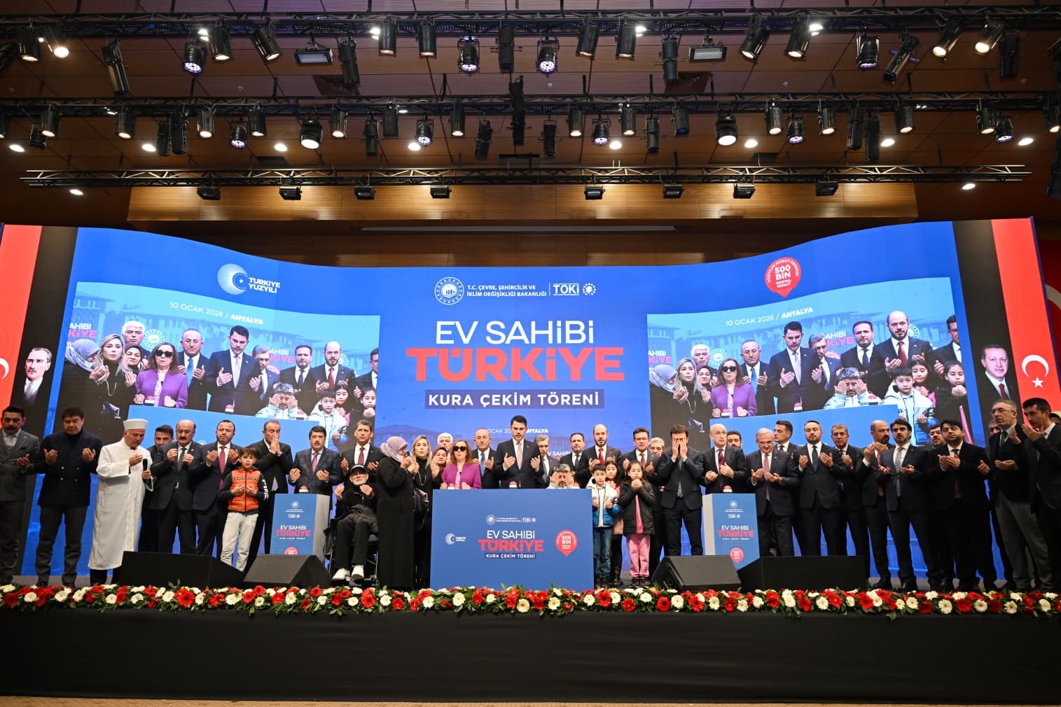 Yüzyılın Konut Projesi kapsamında Antalya’da kura heyecanı: 13 bin 213 konut için çekiliş yapıldı
