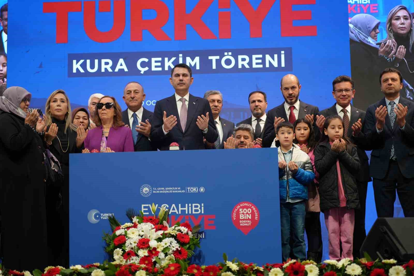 Yüzyılın Konut Projesi kapsamında Antalya’da kura heyecanı: 13 bin 213 konut için çekiliş yapıldı
