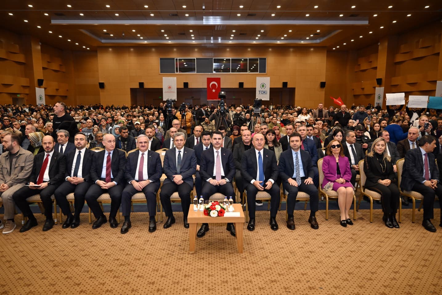 Yüzyılın Konut Projesi kapsamında Antalya’da kura heyecanı: 13 bin 213 konut için çekiliş yapıldı
