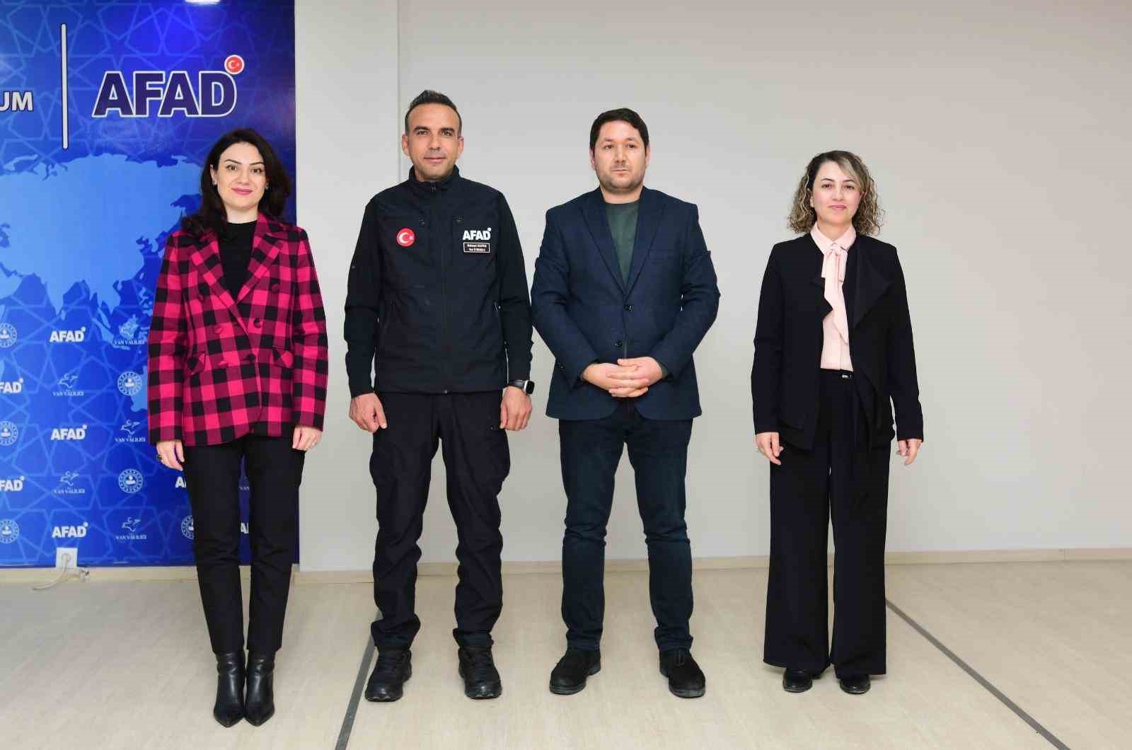 YYÜ’de "Van İlinin Depremselliği" söyleşi düzenlendi
