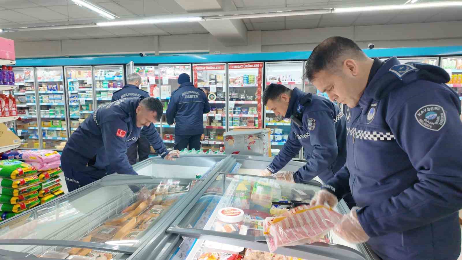 Zabıta ekiplerinden fırın, pazar ve market denetimi
Zabıta ekiplerinden fırın, pazar ve market denetimi