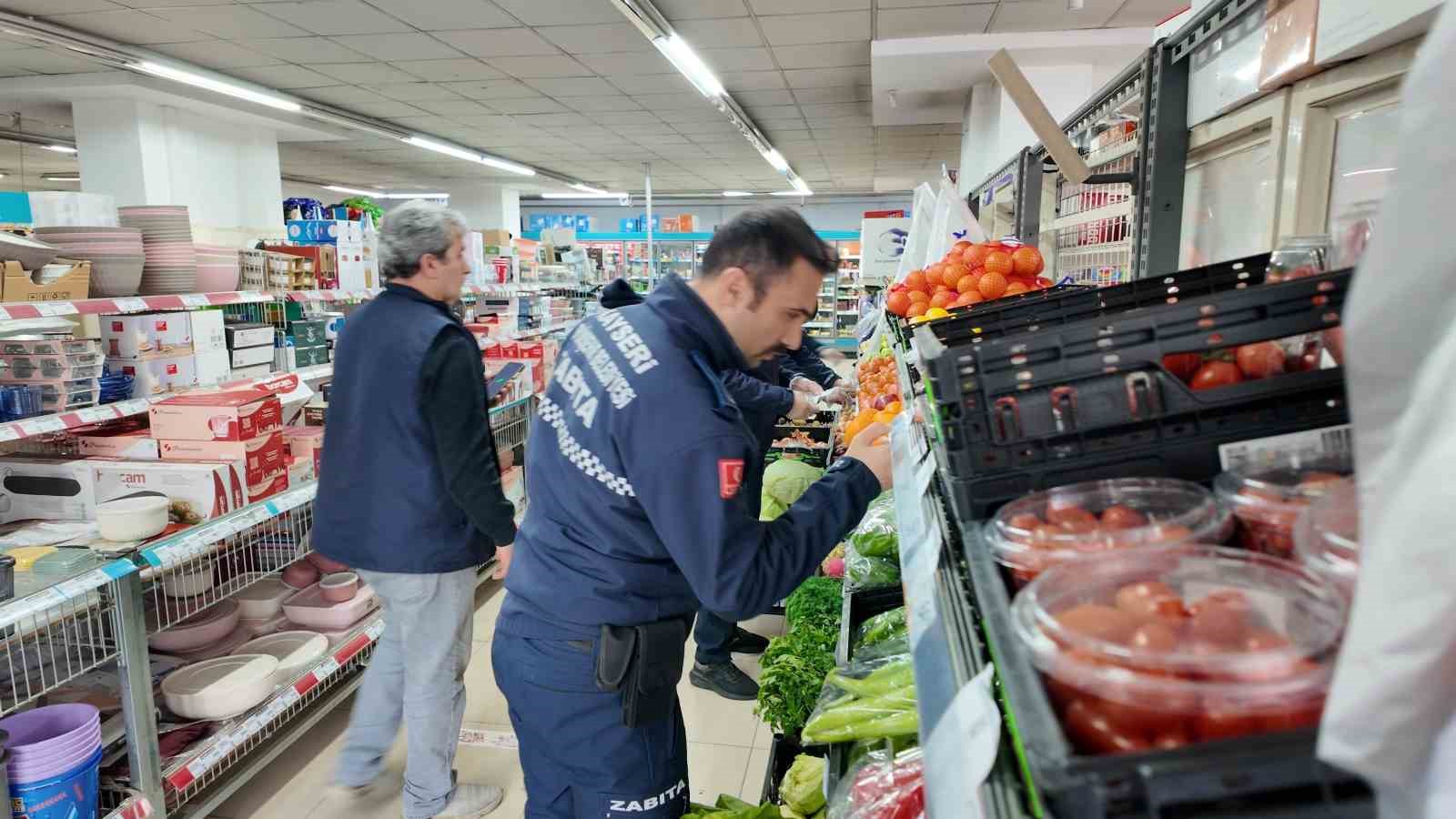 Zabıta ekiplerinden fırın, pazar ve market denetimi
Zabıta ekiplerinden fırın, pazar ve market denetimi