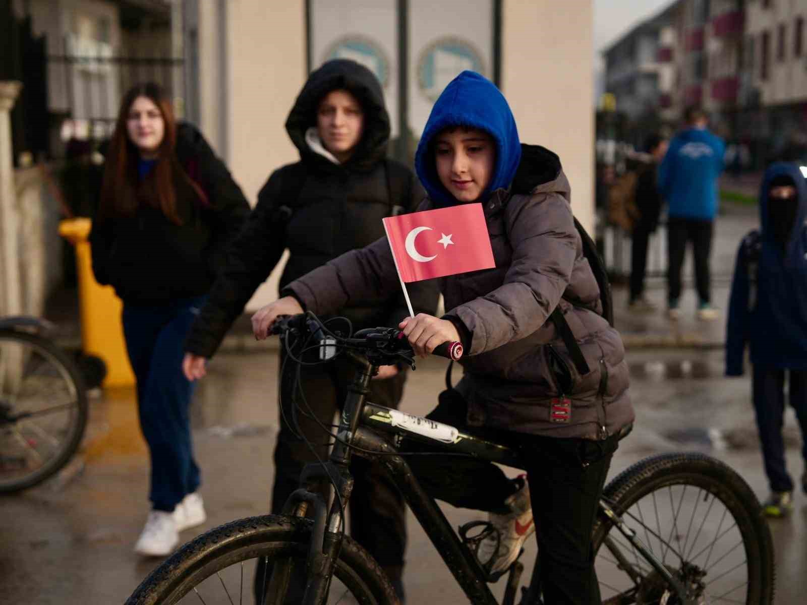 Zabıtadan bayrak sevgisine destek
