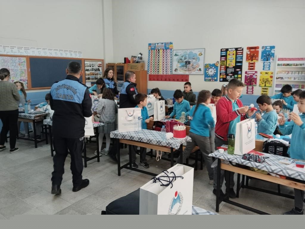 Zabıtadan öğrencilere meslek tanıtımı
