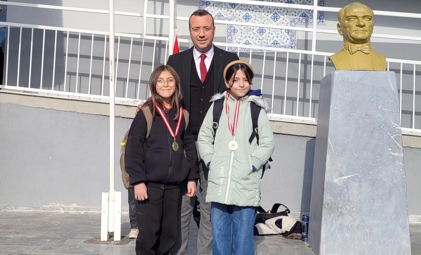 Zafer İlkokulu il düzeyindeki başarılarıyla Altıntaş’ın gururu oldu
Zafer İlkokulu il düzeyindeki başarılarıyla Altıntaş’ın gururu oldu