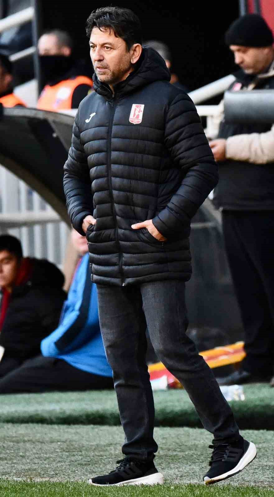 Zafer Uysal: "Galibiyeti Balıkesirspor ailesine armağan ediyoruz"
Zafer Uysal: "Galibiyeti Balıkesirspor ailesine armağan ediyoruz"