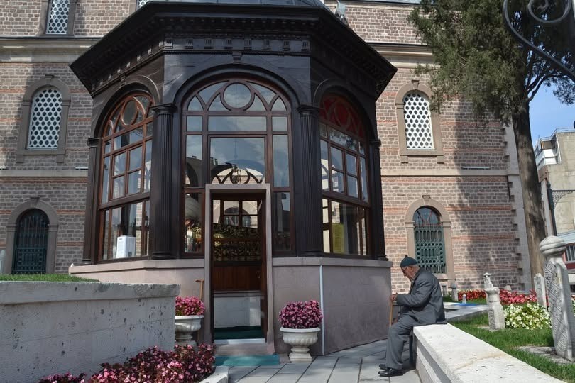 Zağnos Paşa’ya veda: 50 yıllık türbedar vefat etti
