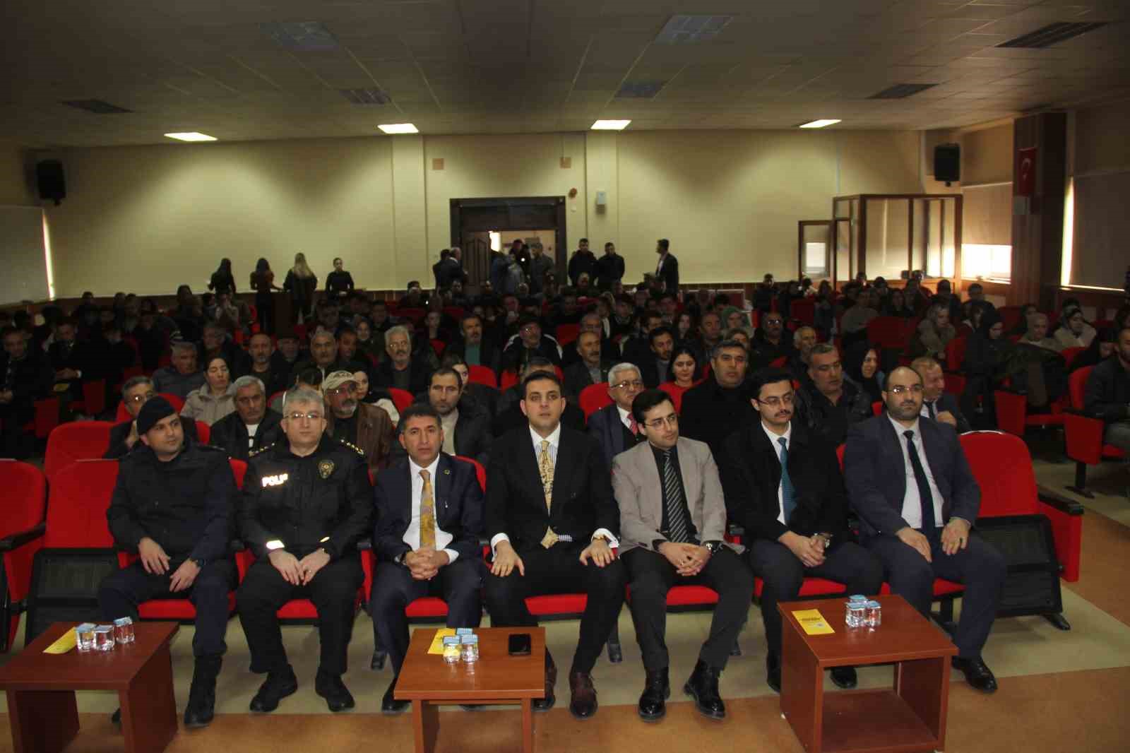 Zara’da arıcılık konferansı düzenlendi
