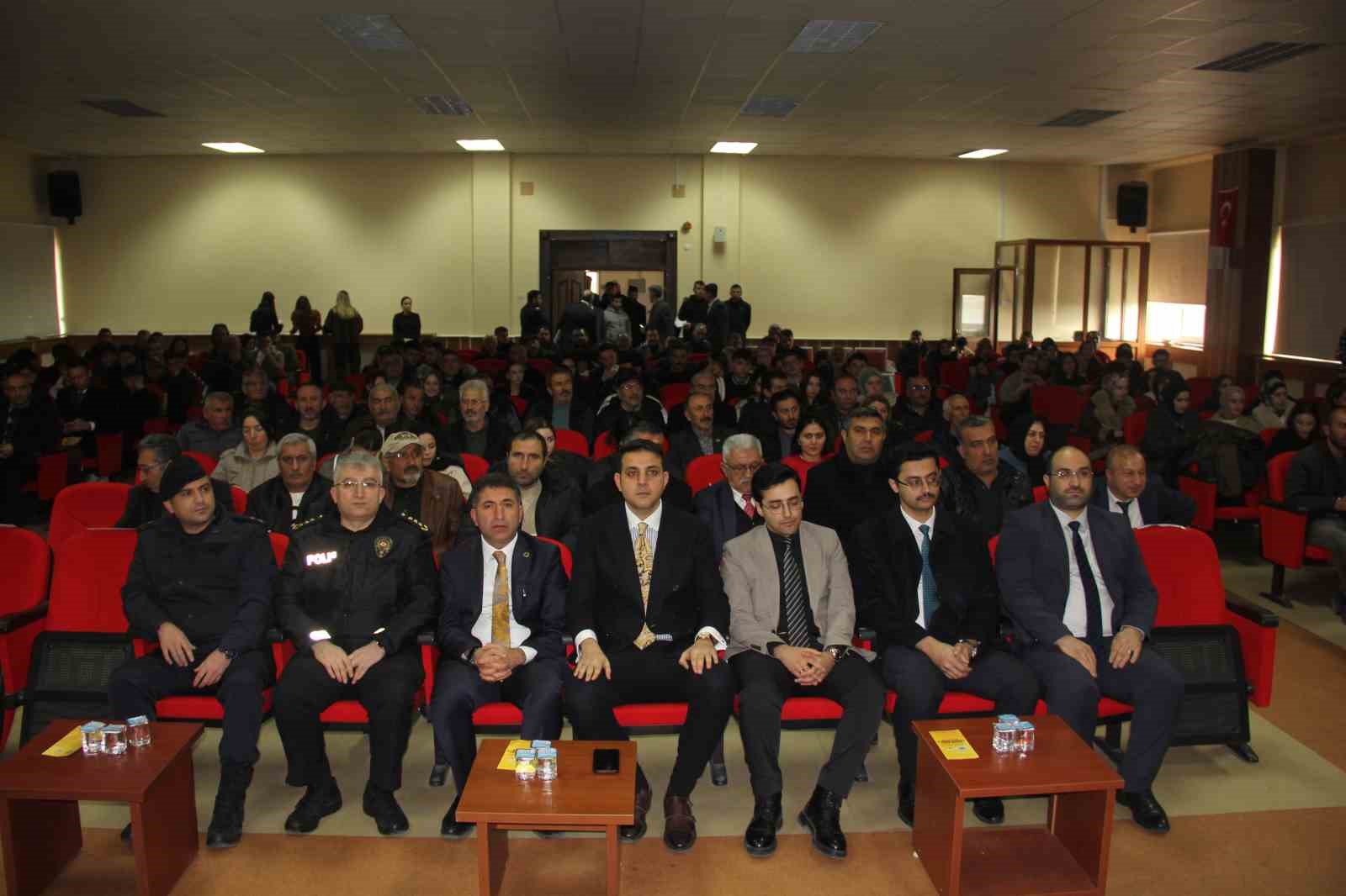 Zara’da arıcılık konferansı düzenlendi
