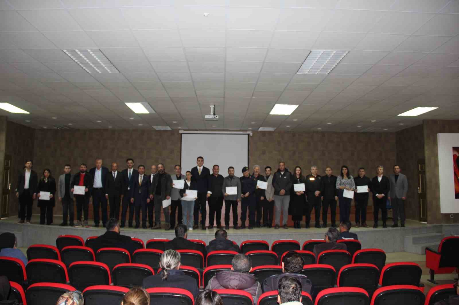 Zara’da arıcılık konferansı düzenlendi
