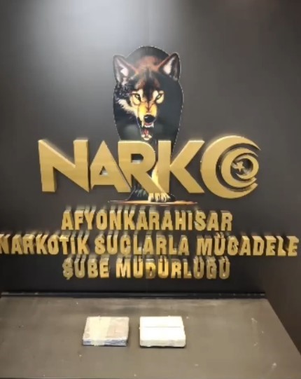 Zehir tacirlerinin özel elektronik düzenekli bölme oyununu polis bozdu
Zehir tacirlerinin özel elektronik düzenekli bölme oyununu polis bozdu