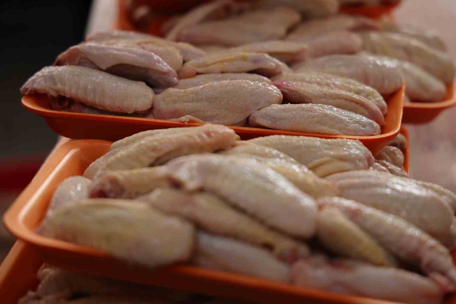 Zehirlenmeler tavuk fiyatlarını baskıladı
