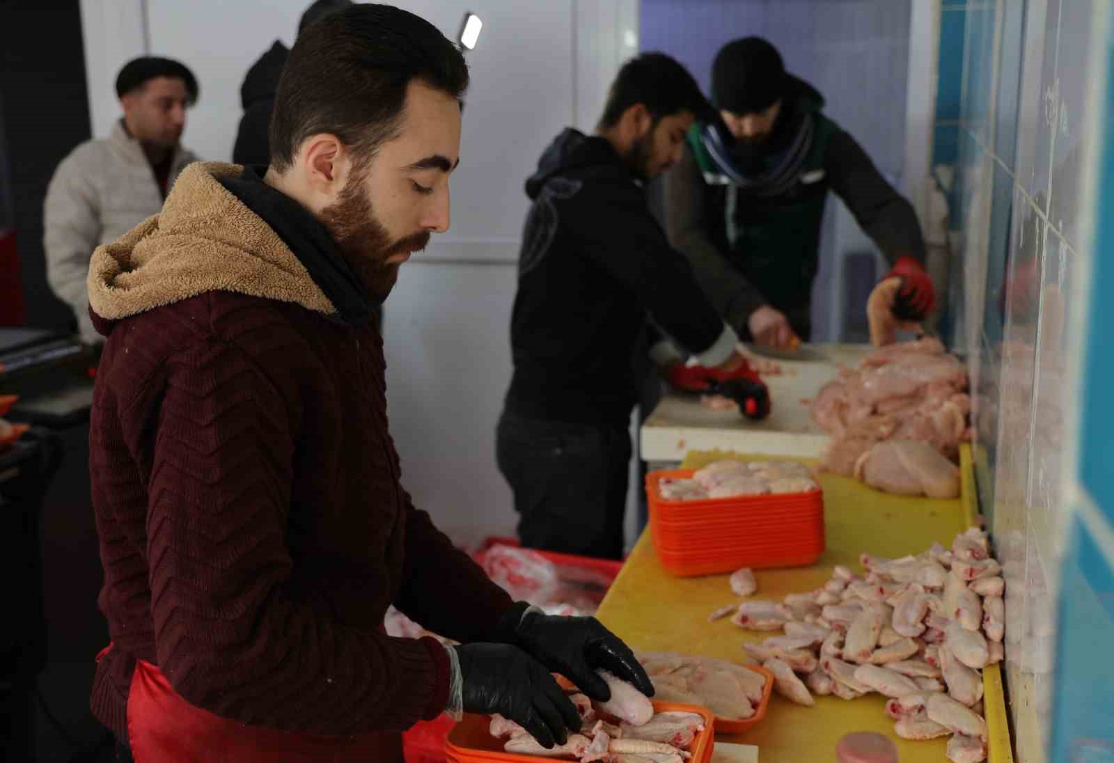 Zehirlenmeler tavuk fiyatlarını baskıladı
