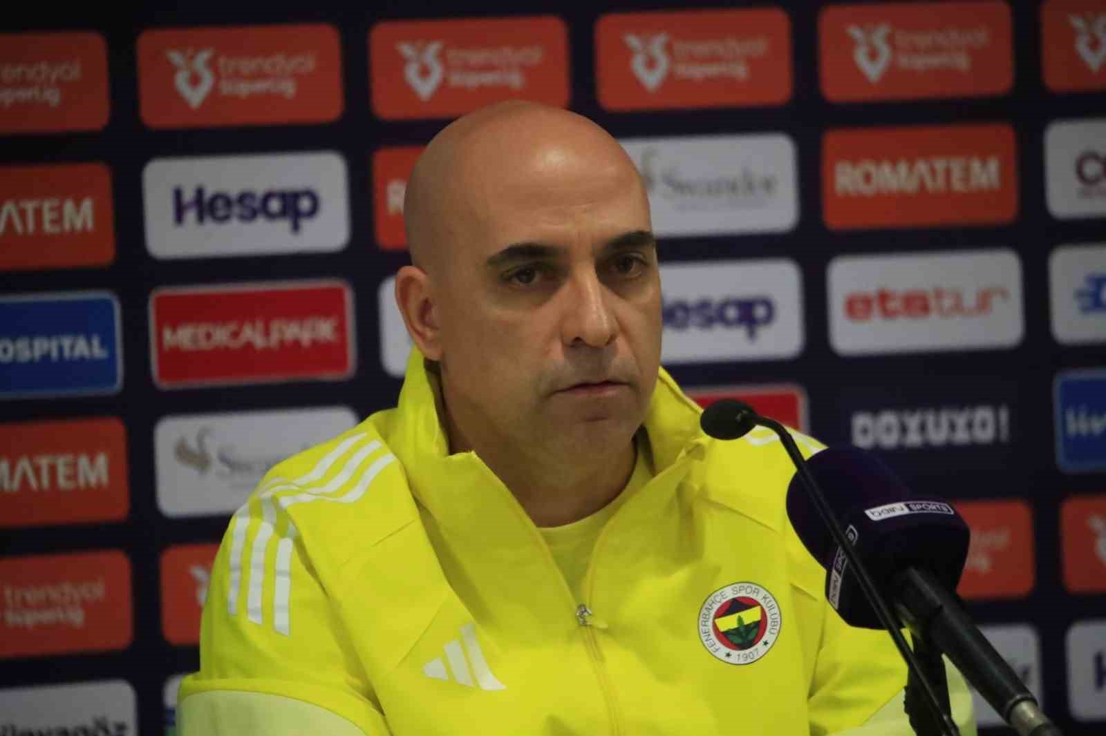 Zeki Murat Göle: "İki puanı ilk yarıda kaybettik"
Zeki Murat Göle: "İki puanı ilk yarıda kaybettik"