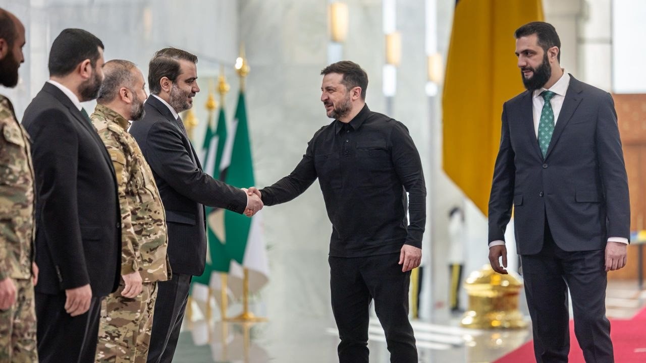 Zelenskiy’den Esad rejiminin devrilmesinin ardından Suriye’ye ilk ziyaret
Zelenskiy’den Esad rejiminin devrilmesinin ardından Suriye’ye ilk ziyaret