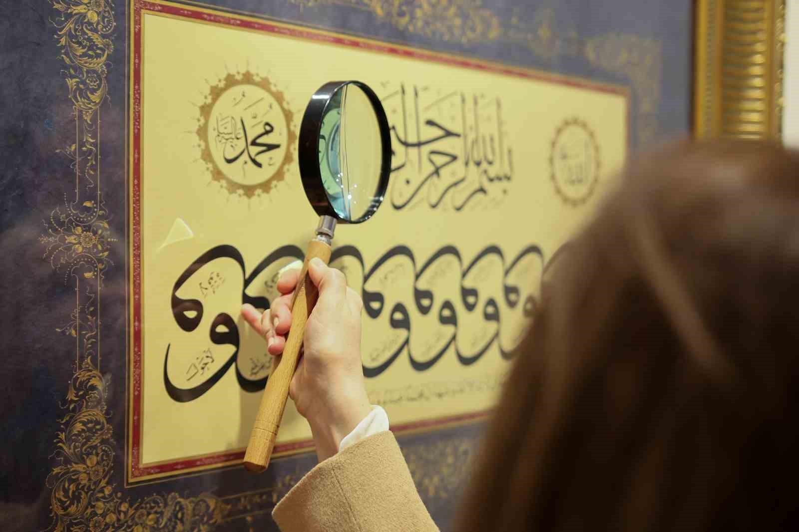 ‘Zer-i nab’ tezhip sergisi Bursa’da ziyarete açıldı
‘Zer-i nab’ tezhip sergisi Bursa’da ziyarete açıldı