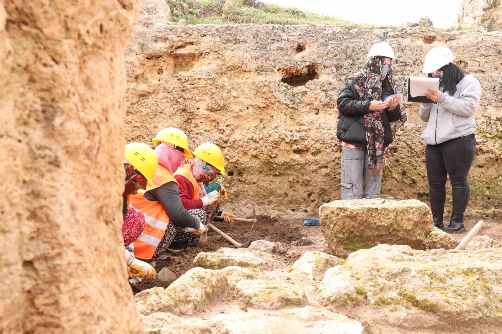 Zerzevan Kalesi yağışlı havaya rağmen bayramda 13 bin kişi ağırladı
