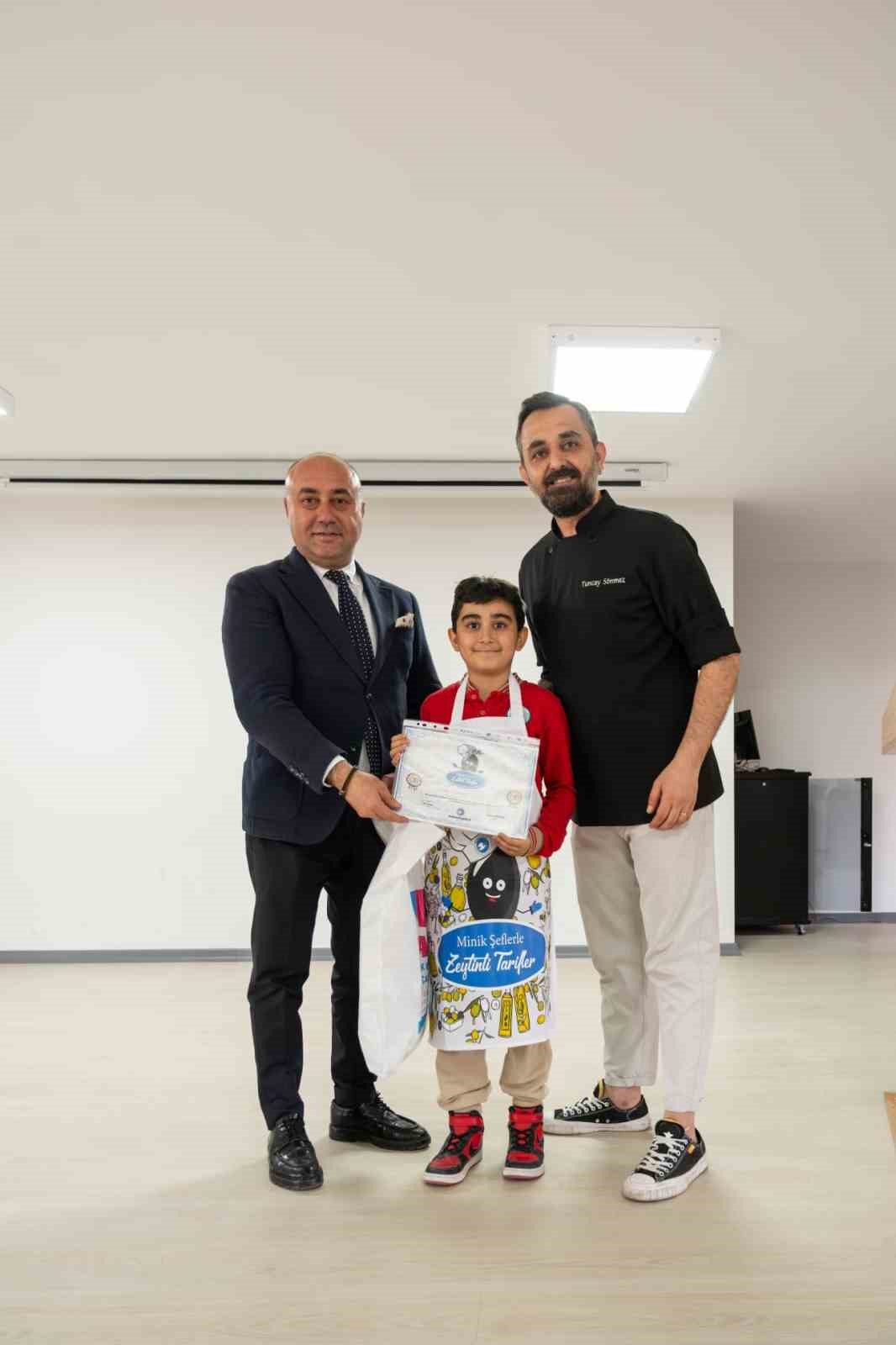 Zeytin kültürü minik şeflerle geleceğe taşınıyor
