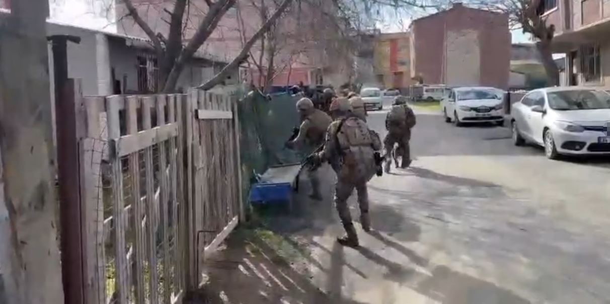 Zeytinburnu’nda eski eşini ve kızını öldüren zanlı tutuklandı
