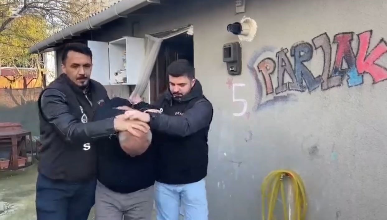 Zeytinburnu’nda eski eşini ve kızını öldüren zanlı tutuklandı
