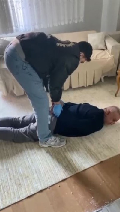 Zeytinburnu’nda eski eşini ve kızını öldüren zanlı tutuklandı
