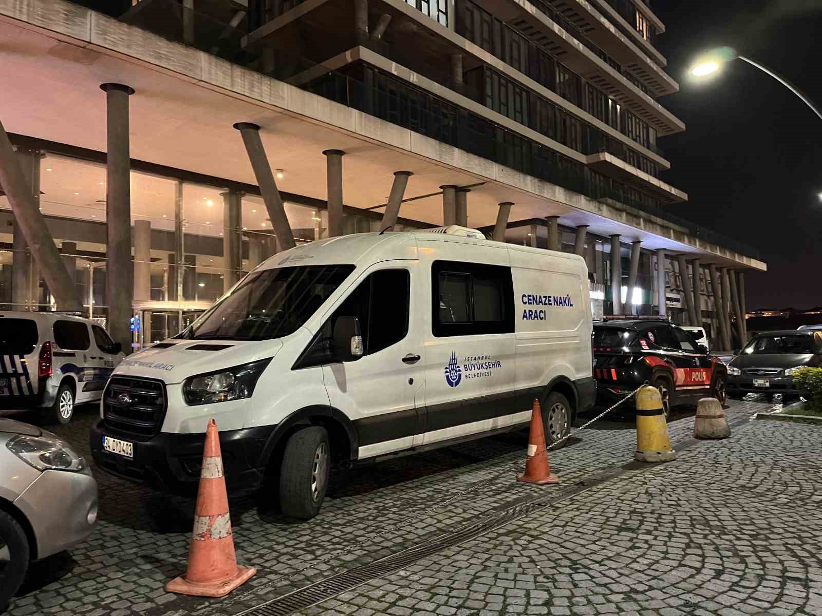 Zeytinburnu’nda eski koca dehşeti: Kızını öldürdü, eski eşini ağır yaraladı
