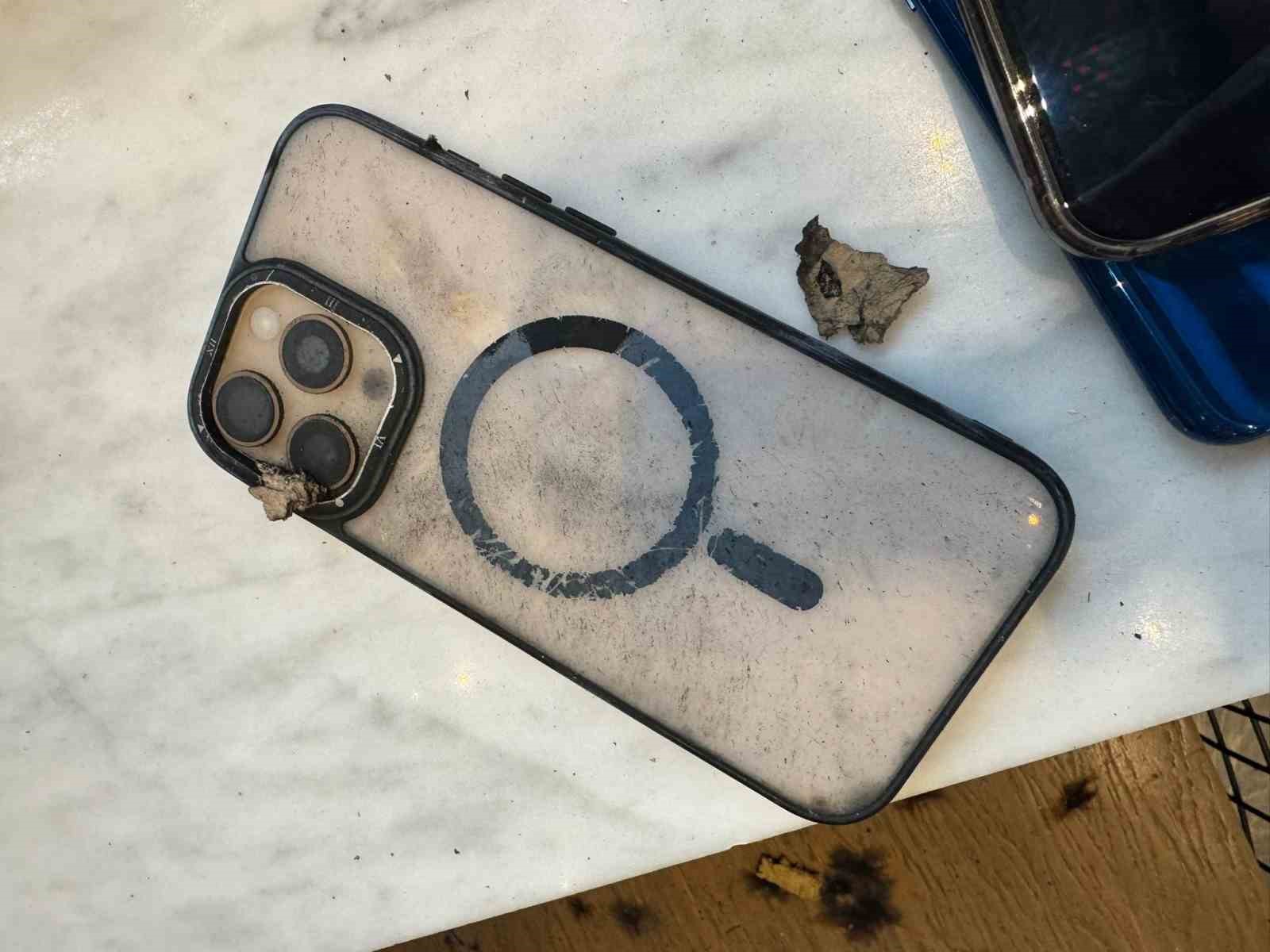 Zeytinburnu’ndaki lüks siteye getirilen kargo paketinin bomba gibi patladığı anların görüntüleri çıktı
