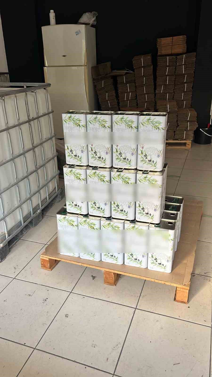 Zeytinyağı şişelerine gizlenmiş 3 bin litre kaçak alkol ele geçirildi
