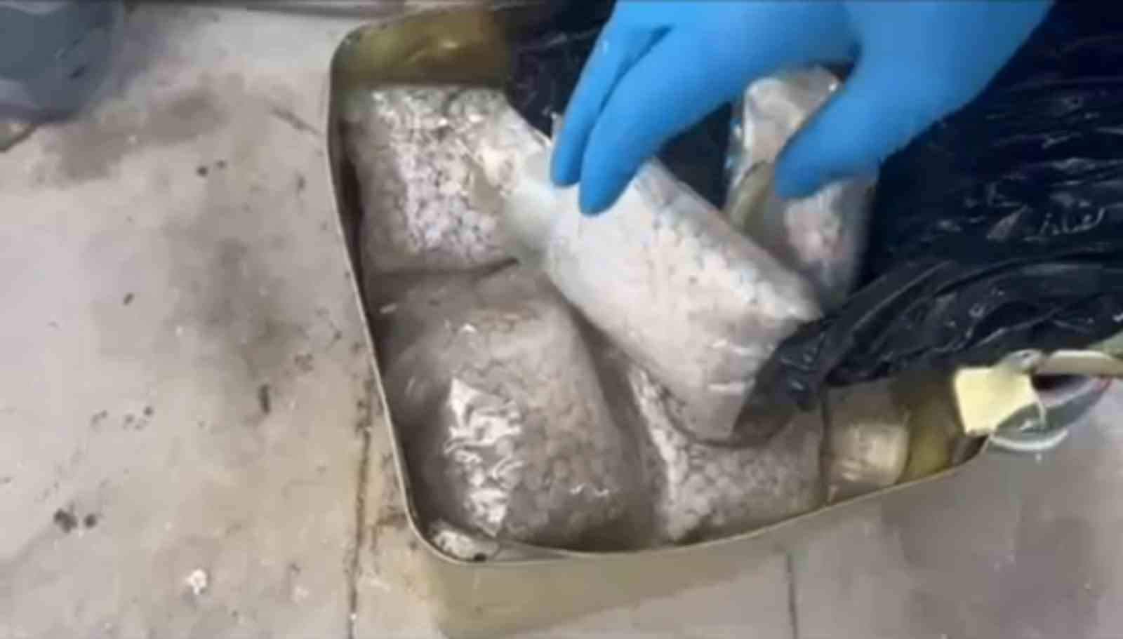 Zeytinyağı tenekelerinden 100 bin uyuşturucu hap çıktı
