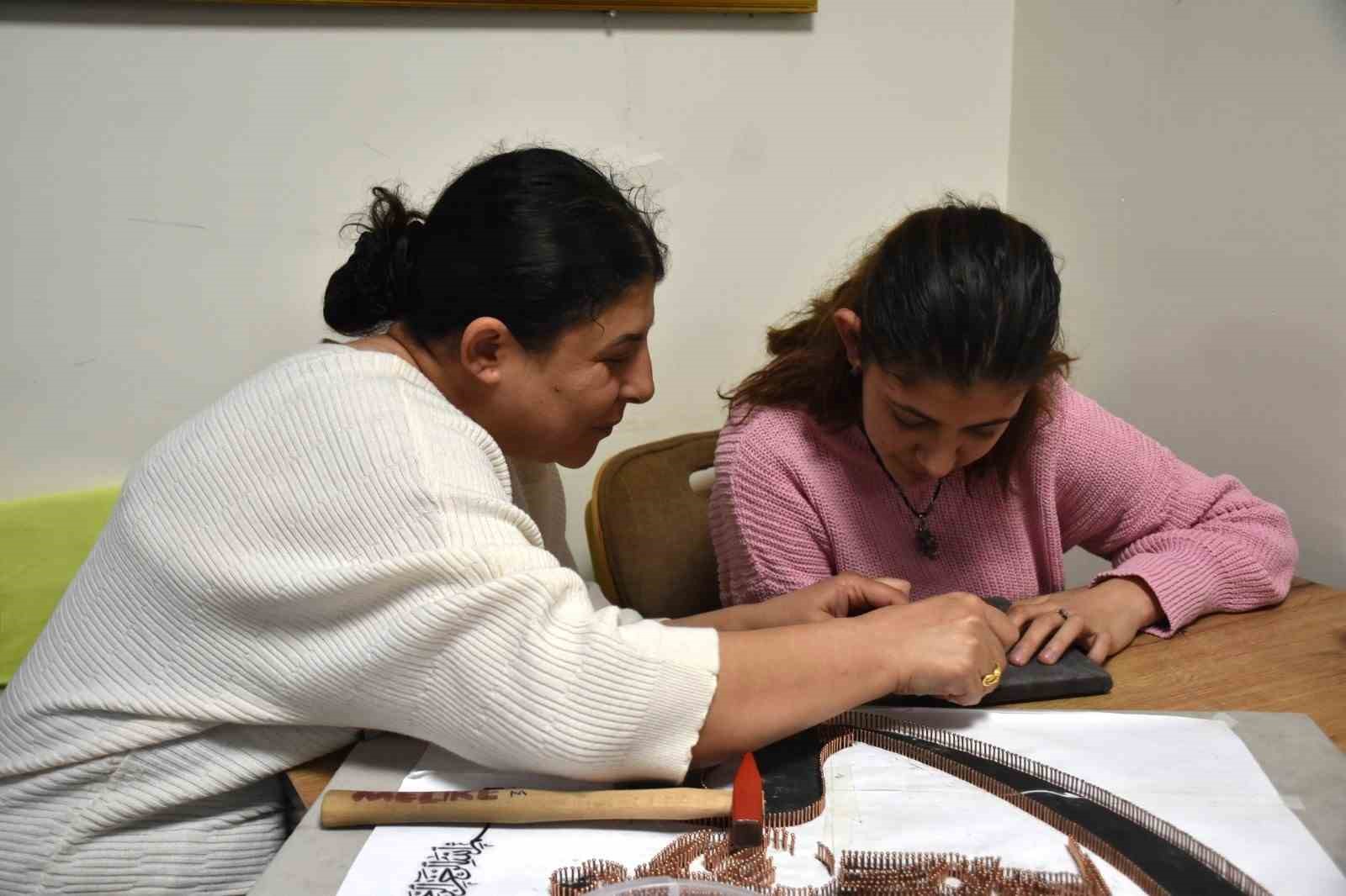 Zihinsel engelli Beyza filografi sanatıyla hayata tutunuyor
