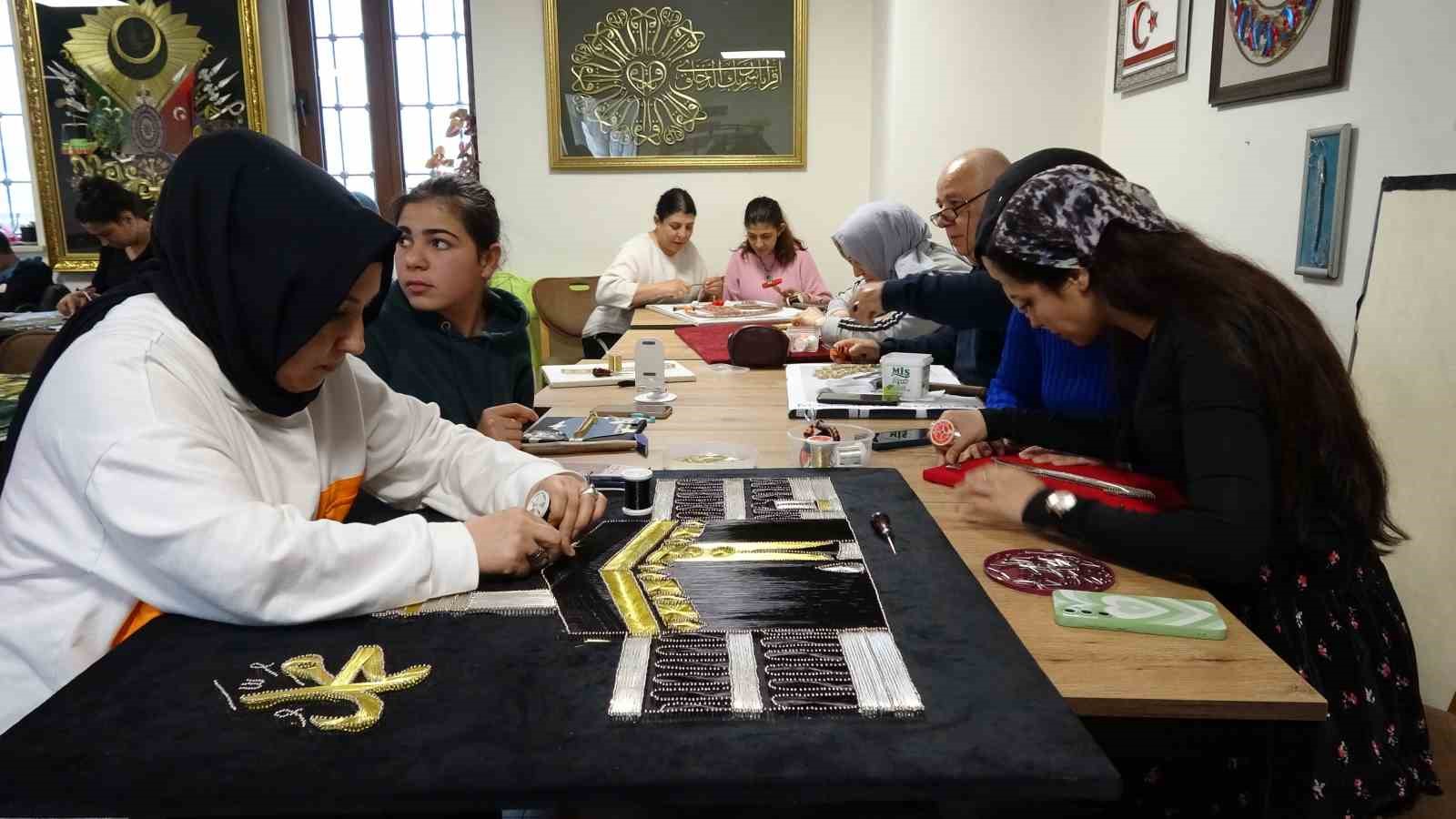 Zihinsel engelli Beyza filografi sanatıyla hayata tutunuyor
