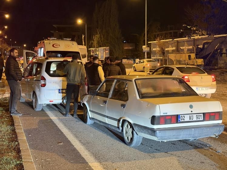 Zincirleme kazada 2 kişi yaralandı
