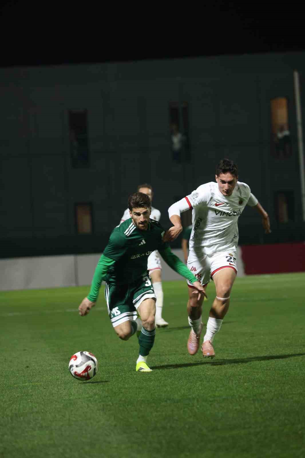 Ziraat Türkiye Kupası: Aliağa FK: 0 - Gençlerbirliği: 0 (İlk yarı)
