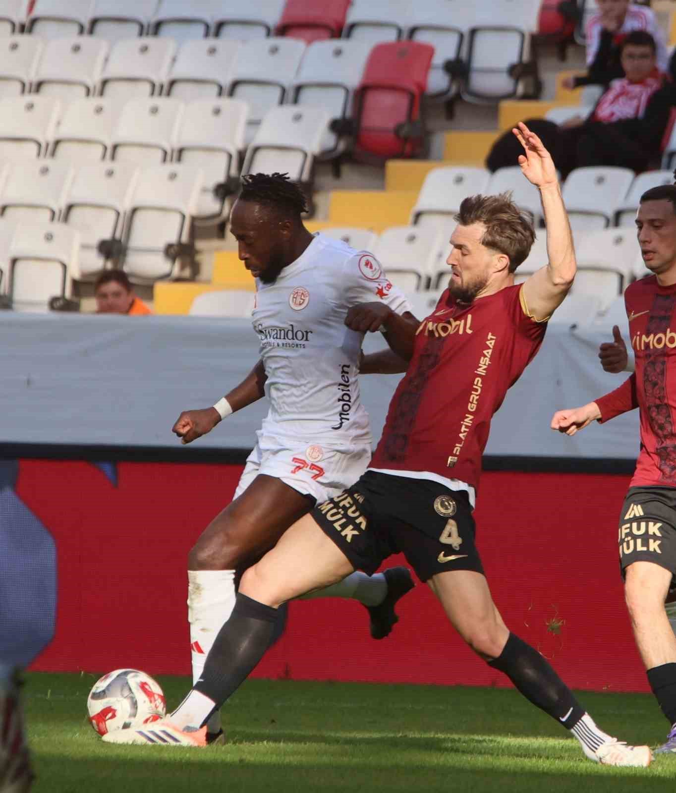 Ziraat Türkiye Kupası: Antalyaspor: 0 - Gençlerbirliği: 0 (İlk yarı)
Ziraat Türkiye Kupası: Antalyaspor: 0 - Gençlerbirliği: 0 (İlk yarı)