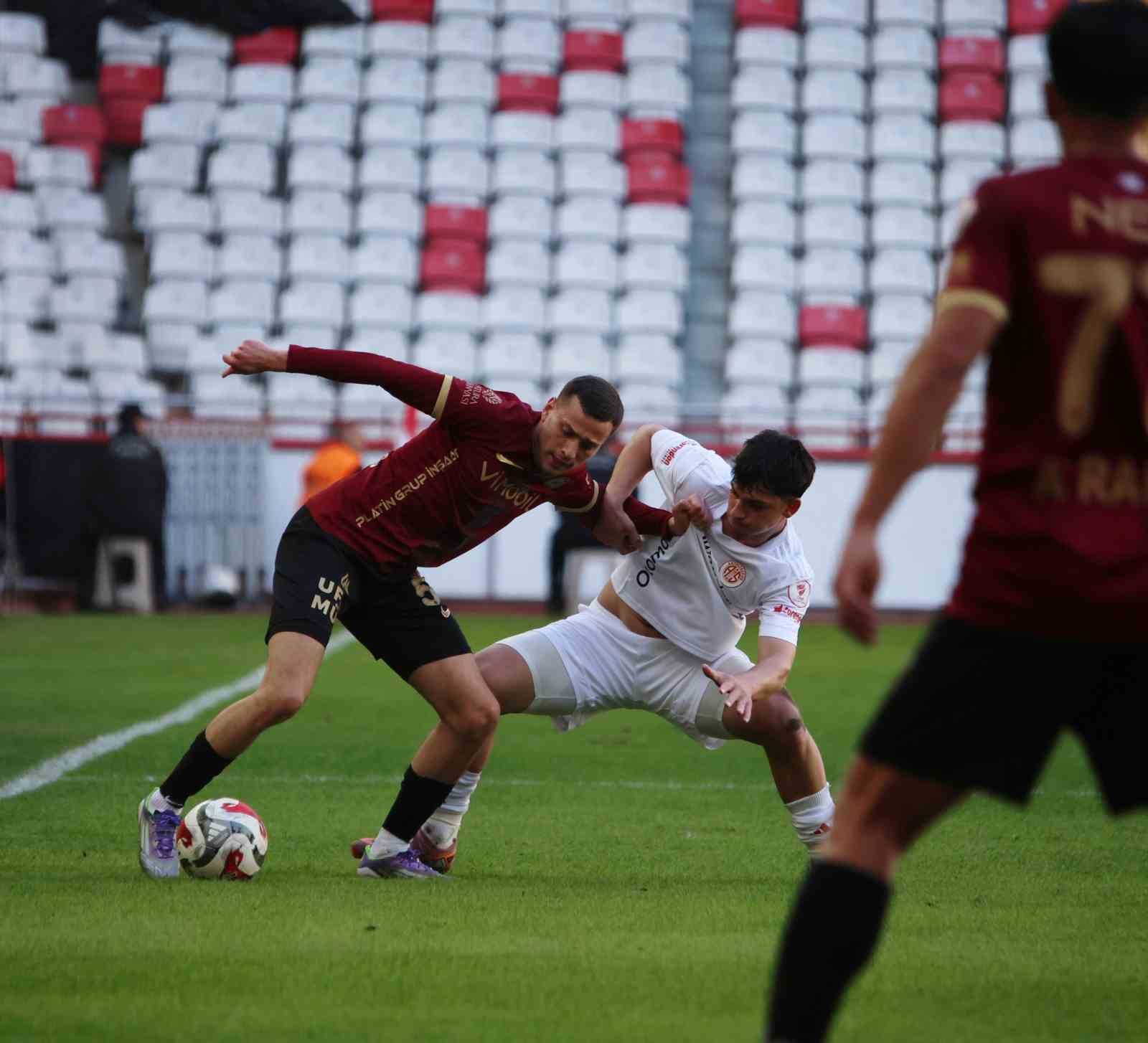 Ziraat Türkiye Kupası: Antalyaspor: 0 - Gençlerbirliği: 0 (İlk yarı)
Ziraat Türkiye Kupası: Antalyaspor: 0 - Gençlerbirliği: 0 (İlk yarı)