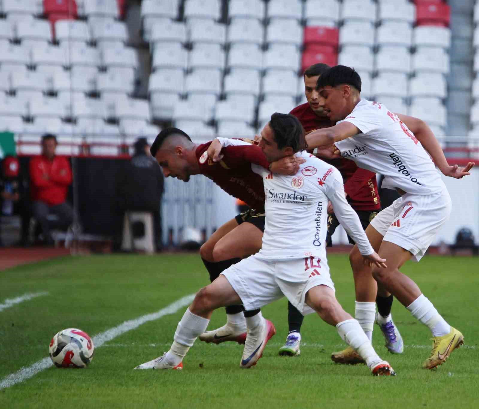 Ziraat Türkiye Kupası: Antalyaspor: 0 - Gençlerbirliği: 0 (İlk yarı)
Ziraat Türkiye Kupası: Antalyaspor: 0 - Gençlerbirliği: 0 (İlk yarı)