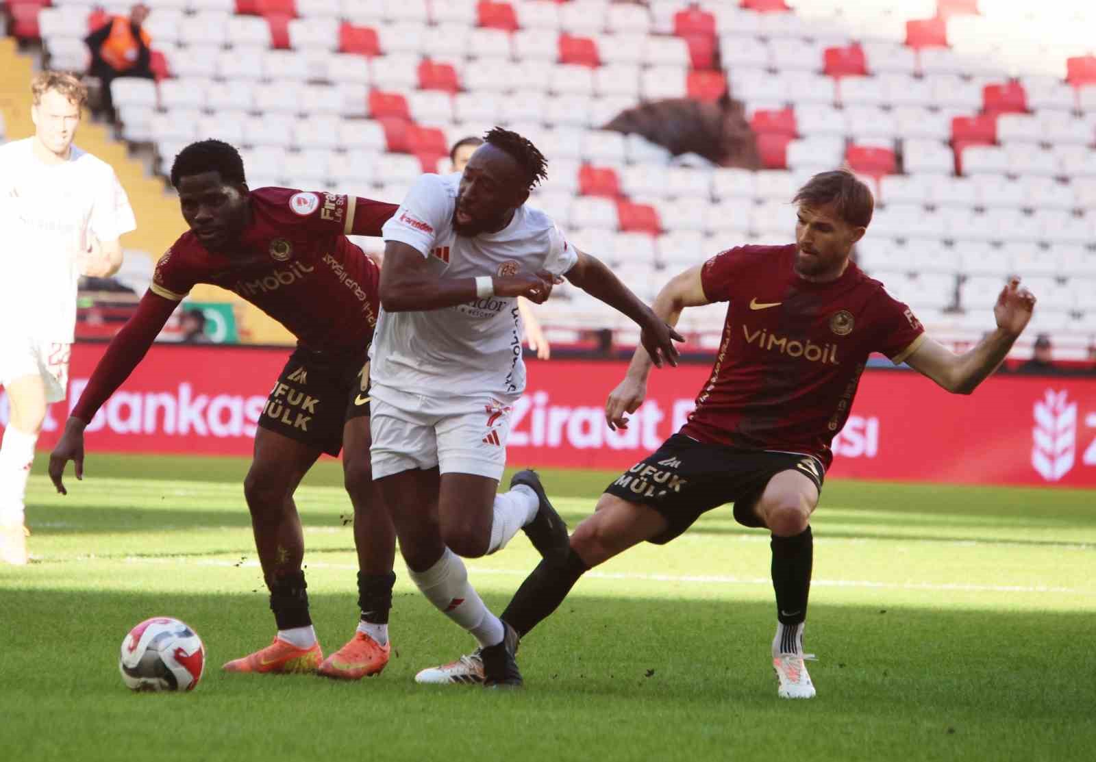 Ziraat Türkiye Kupası: Antalyaspor: 0 - Gençlerbirliği: 0 (İlk yarı)
Ziraat Türkiye Kupası: Antalyaspor: 0 - Gençlerbirliği: 0 (İlk yarı)