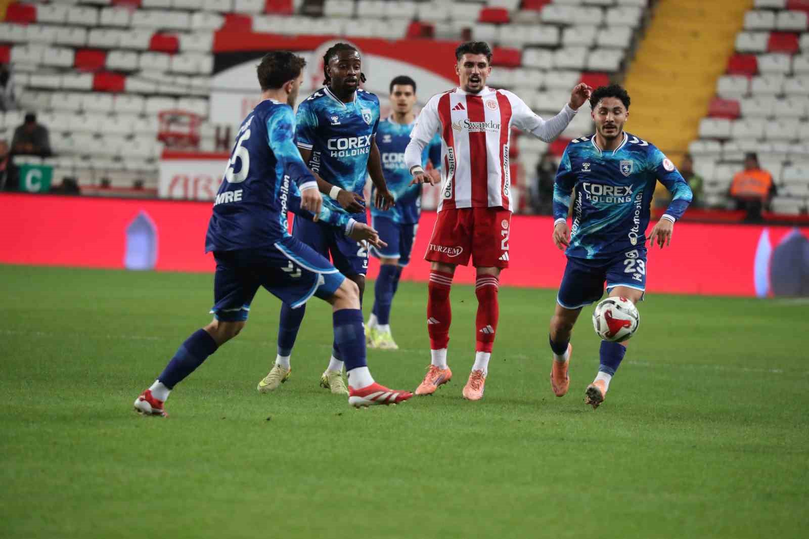 Ziraat Türkiye Kupası: Antalyaspor: 0 - Samsunspor: 0 (İlk yarı)
