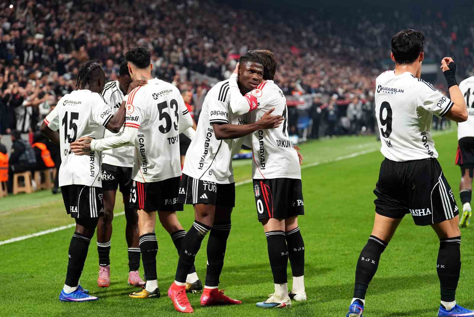 Ziraat Türkiye Kupası: Beşiktaş: 1 - Corendon Alanyaspor: 0 (İlk yarı)
