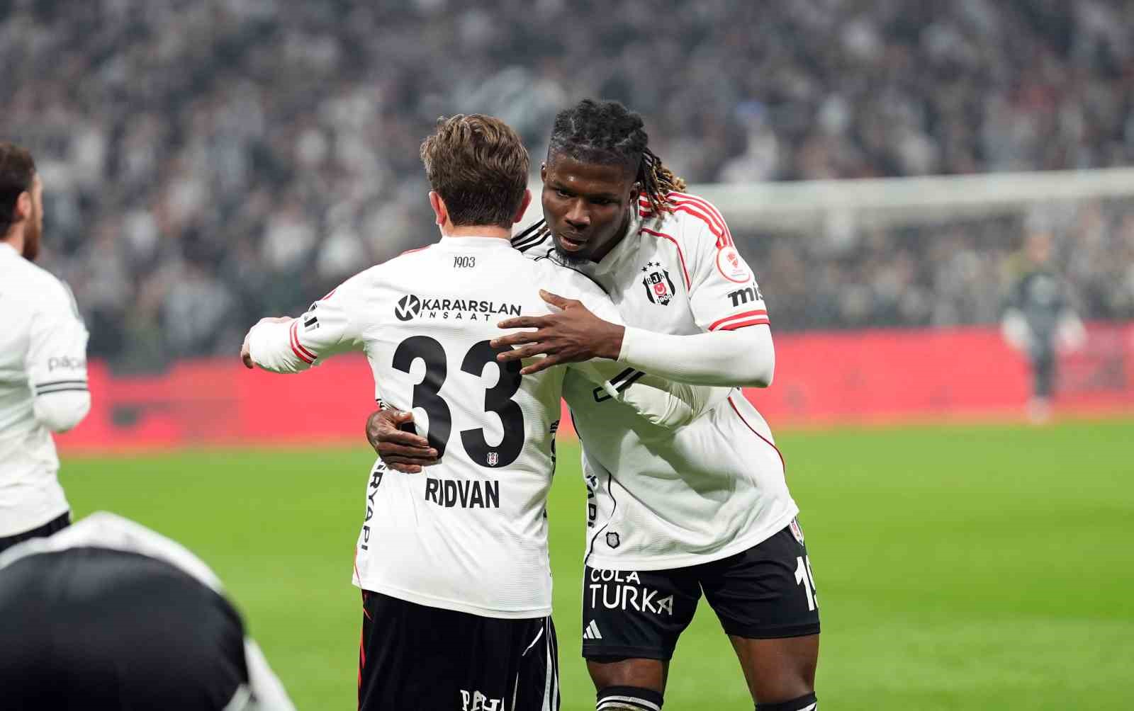 Ziraat Türkiye Kupası: Beşiktaş: 1 - Corendon Alanyaspor: 0 (İlk yarı)
