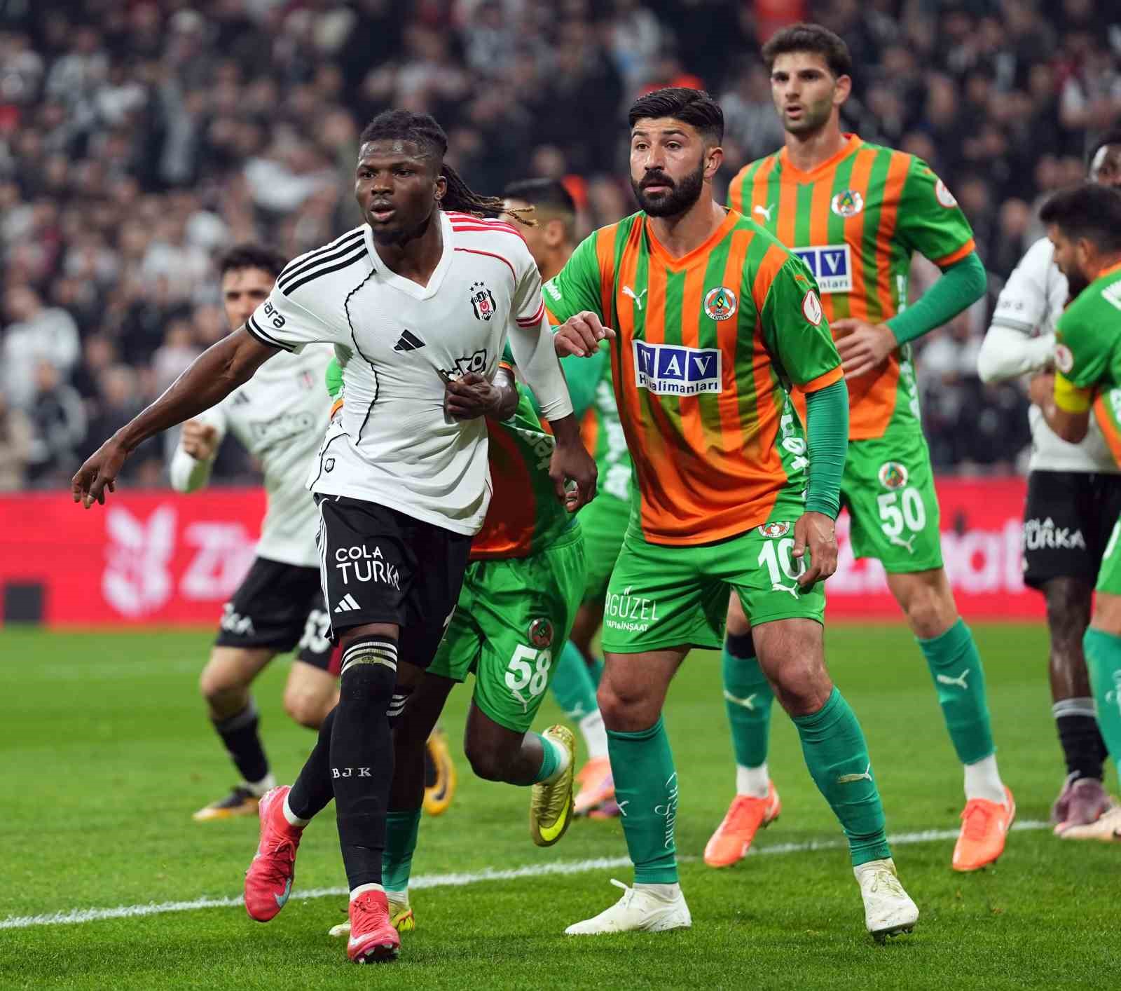 Ziraat Türkiye Kupası: Beşiktaş: 1 - Corendon Alanyaspor: 0 (İlk yarı)
