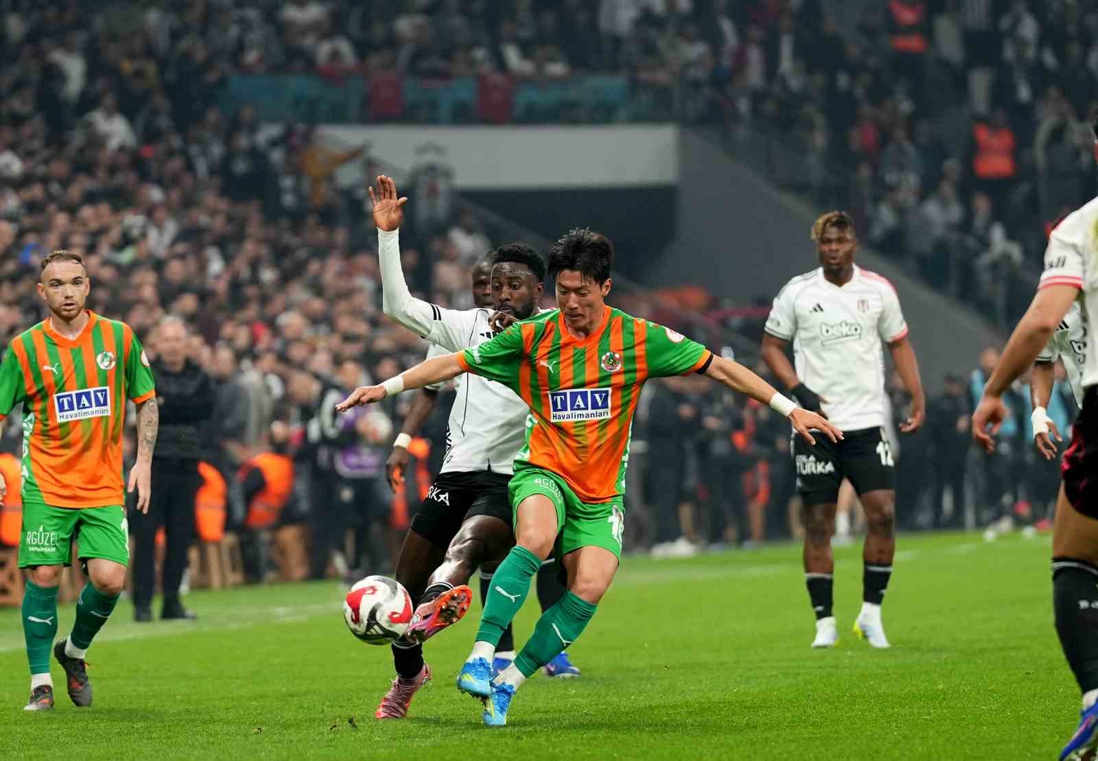 Ziraat Türkiye Kupası: Beşiktaş: 1 - Corendon Alanyaspor: 0 (İlk yarı)
