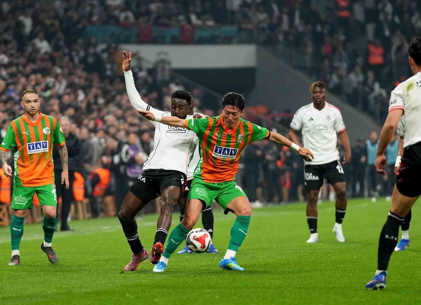 Ziraat Türkiye Kupası: Beşiktaş: 1 - Corendon Alanyaspor: 0 (İlk yarı)
