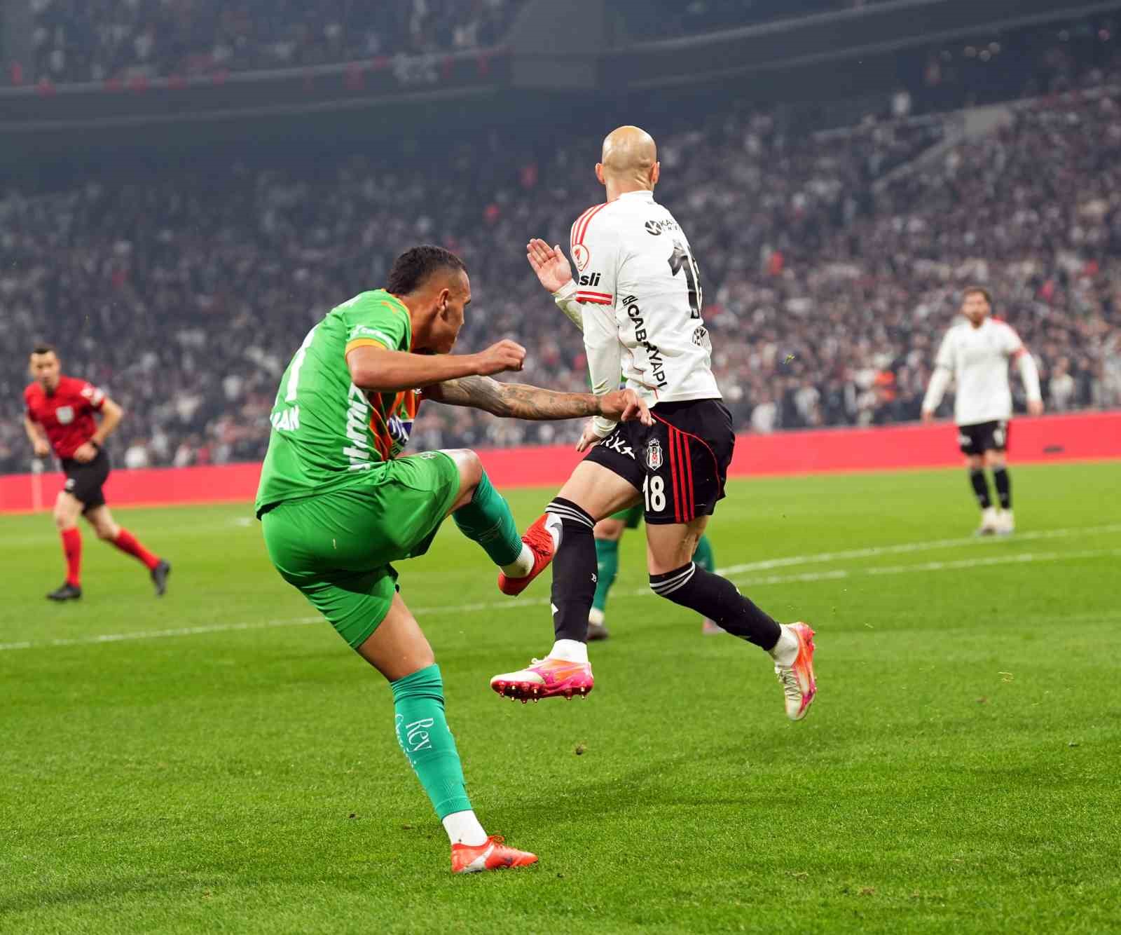 Ziraat Türkiye Kupası: Beşiktaş: 1 - Corendon Alanyaspor: 0 (İlk yarı)
