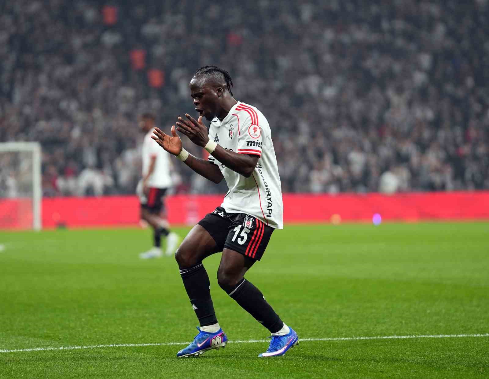 Ziraat Türkiye Kupası: Beşiktaş: 1 - Corendon Alanyaspor: 0 (İlk yarı)
