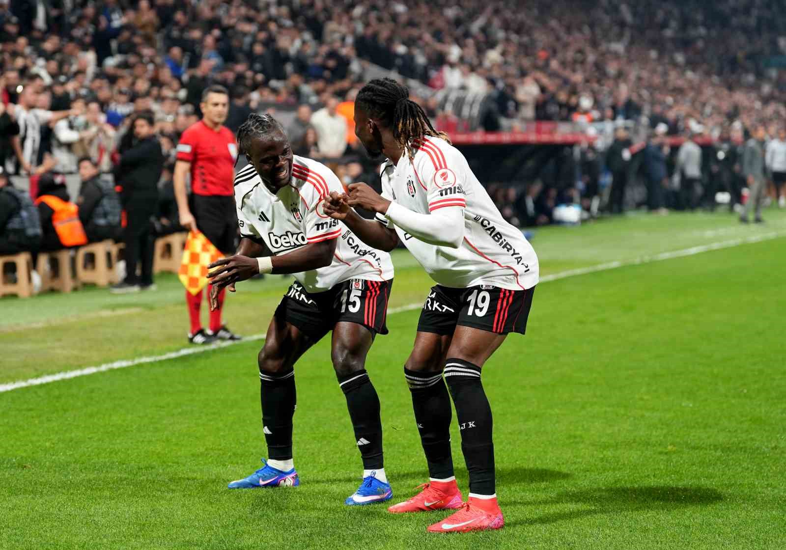 Ziraat Türkiye Kupası: Beşiktaş: 1 - Corendon Alanyaspor: 0 (İlk yarı)
